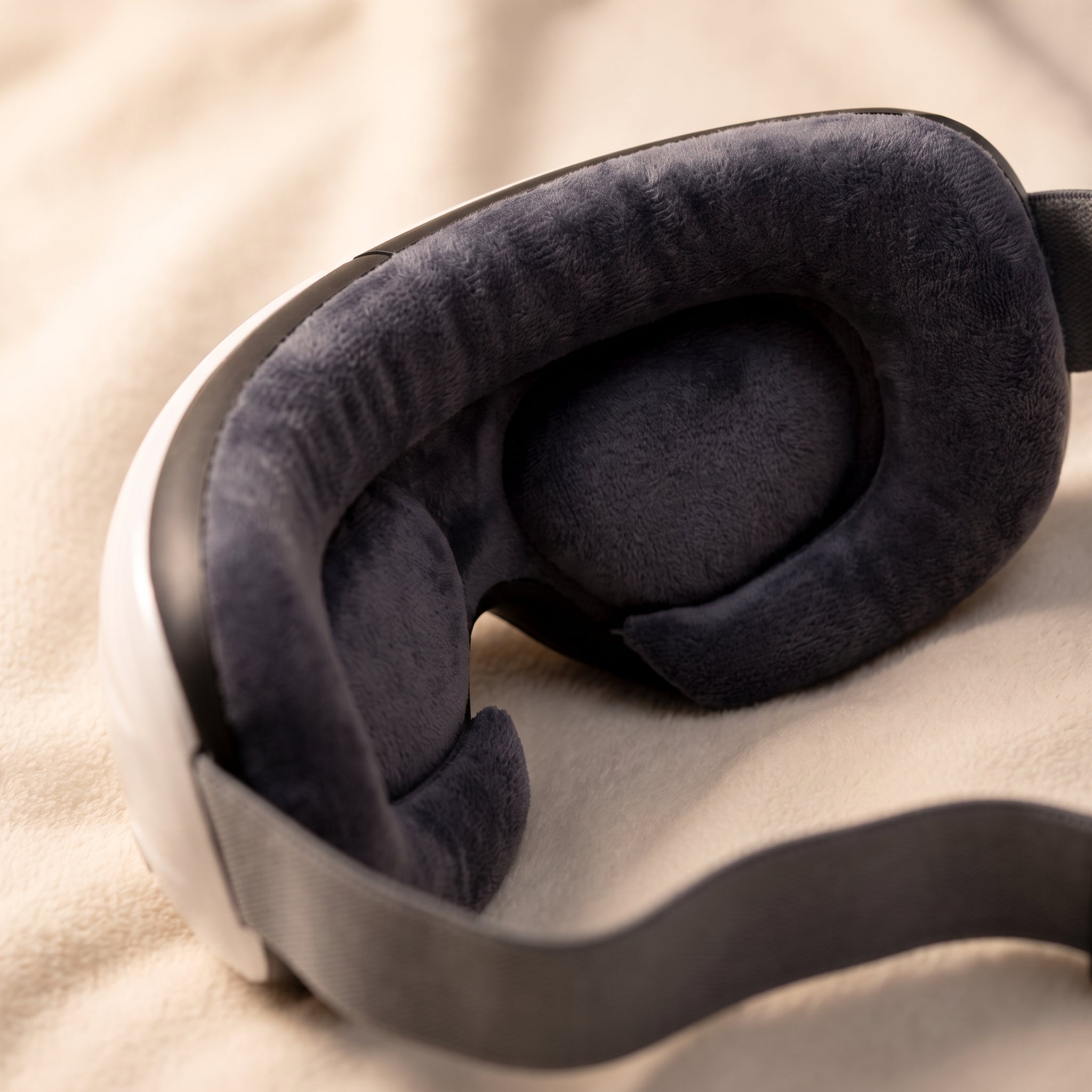 The soft padded cushions of the Velto Heated Eye Massager